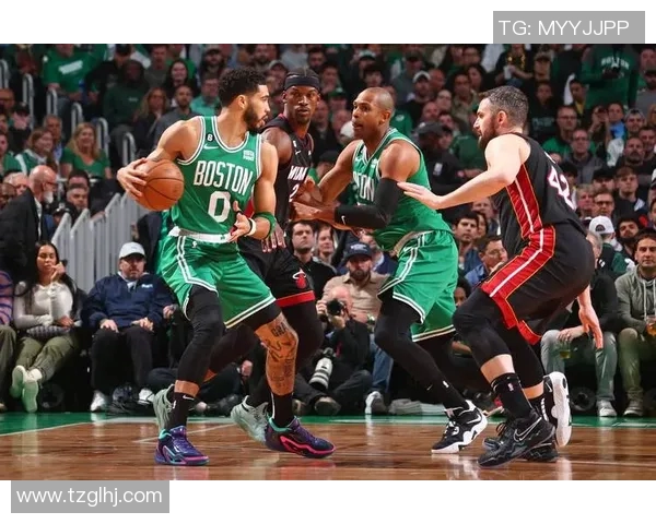 NBA季前赛精彩对决鹈鹕与热火展开激烈角逐展现球队新阵容实力